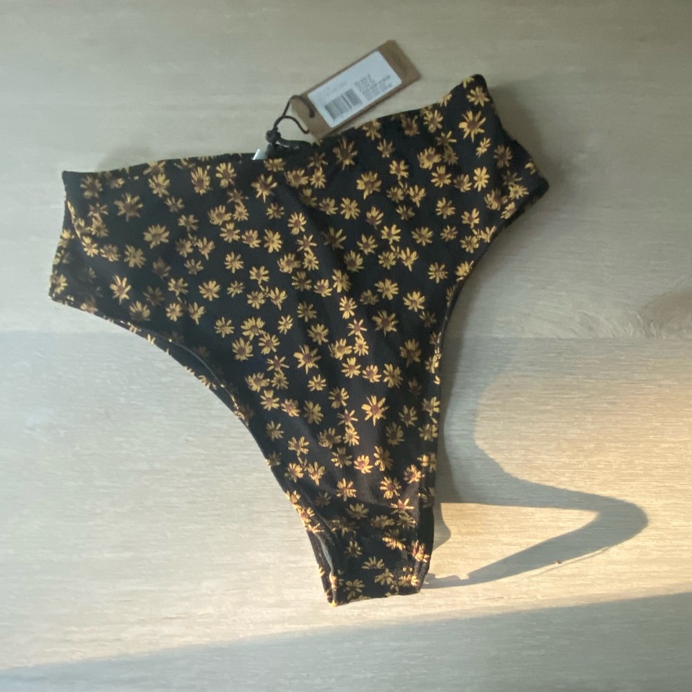 Floral High-Waisted Bikini Set - Picture 5 of 9